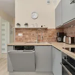 Piekna With Parking By Renters شقة