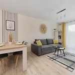 Piekna With Parking By Renters شقة *