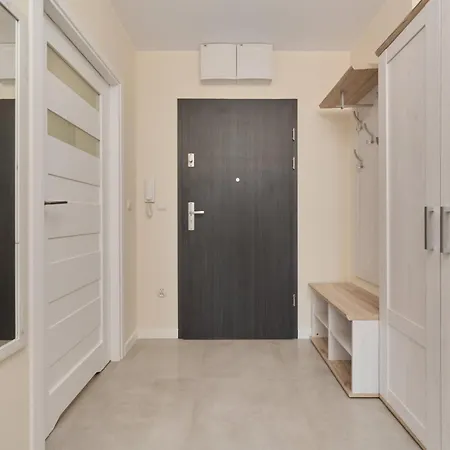Piekna With Parking By Renters Appartement *