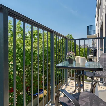 Piekna With Parking By Renters Appartement