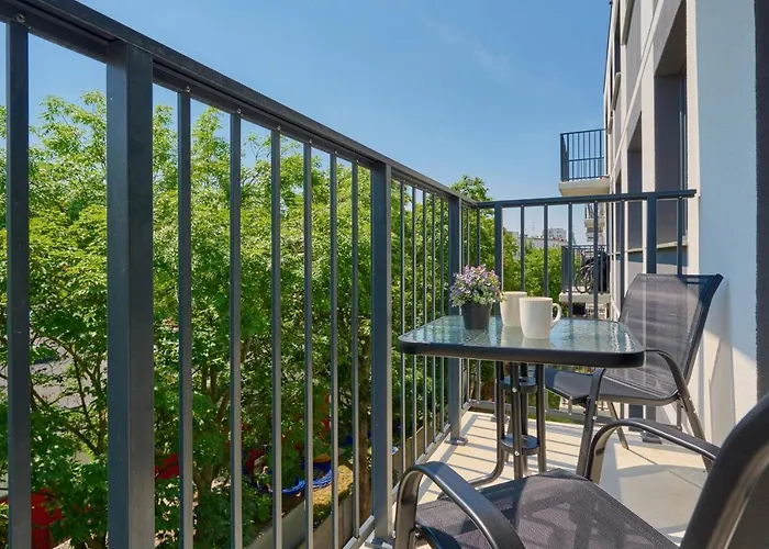 Piekna With Parking By Renters Appartement