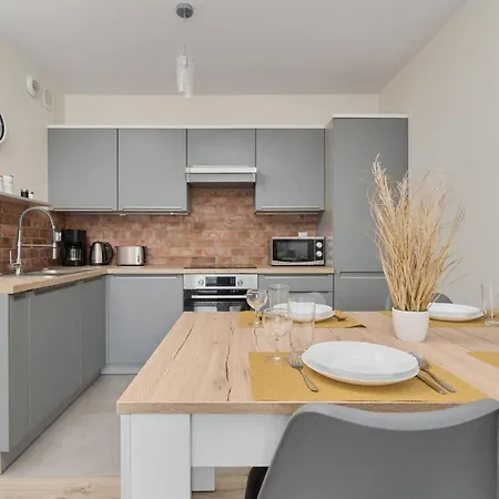 Piekna With Parking By Renters * Вроцлав